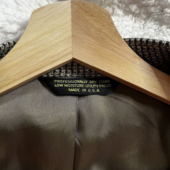 John Clarendon Blazer Men Brown Plaid Classic‎ Suit Coat Jacket 2 Button - Picture 3 of 6